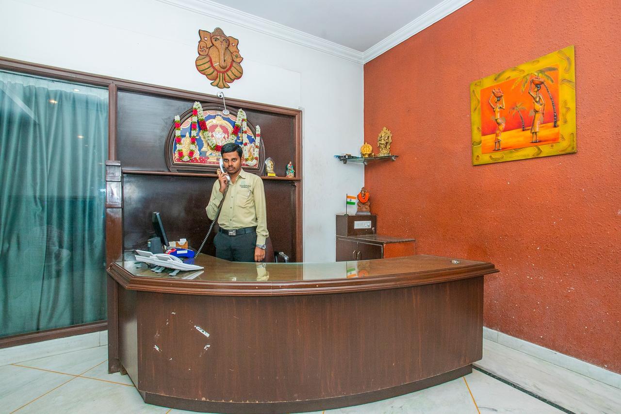 Oyo 18762 Vaishnavi Residency Hotel บังกาลอร์ ภายนอก รูปภาพ
